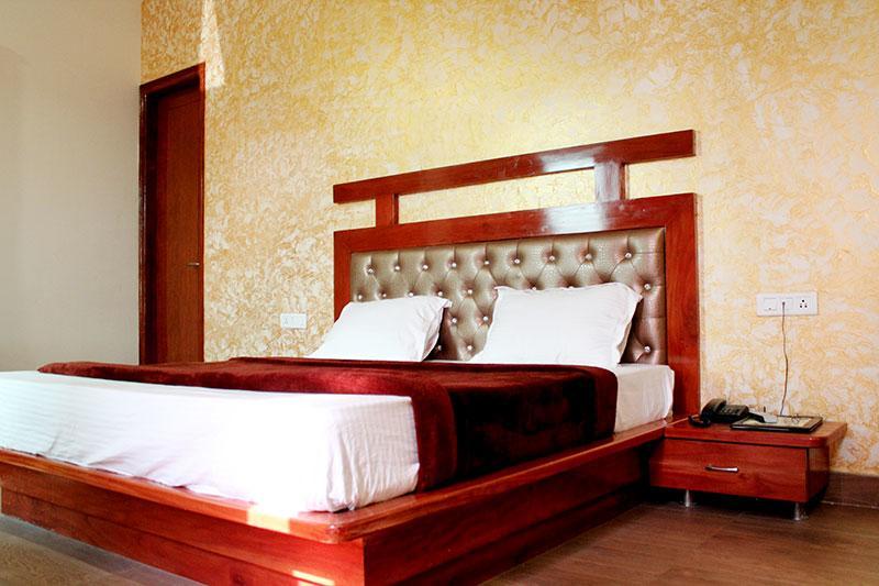 Grace Hotel Karnāl Kültér fotó