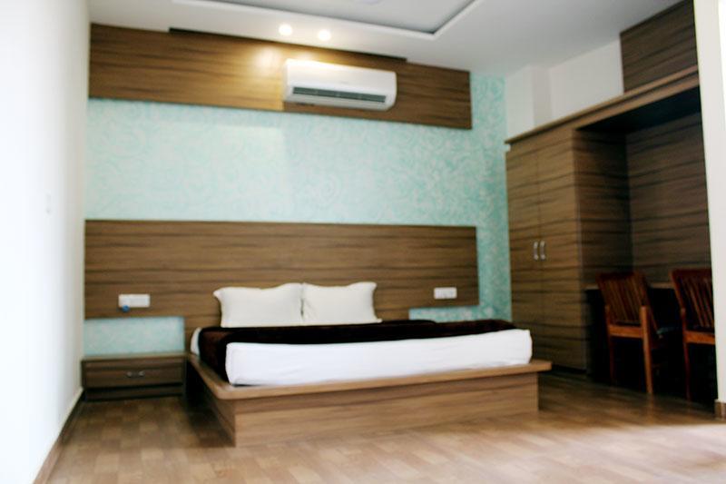 Grace Hotel Karnāl Kültér fotó