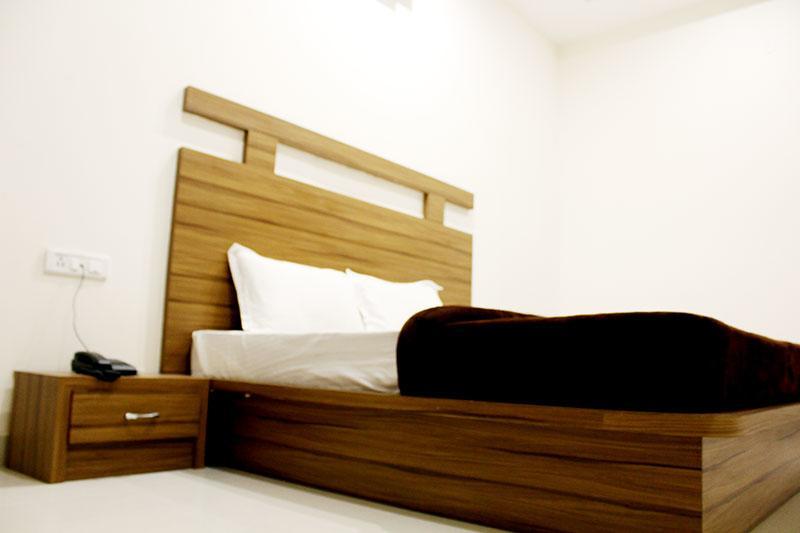 Grace Hotel Karnāl Kültér fotó
