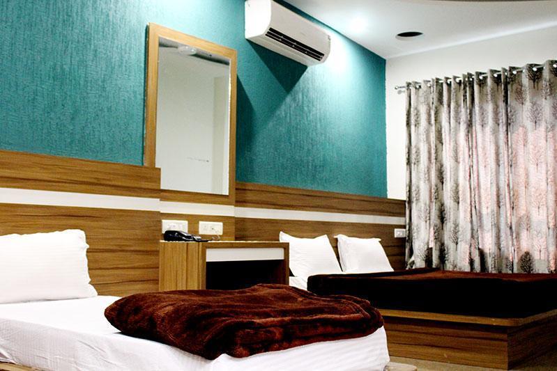 Grace Hotel Karnāl Kültér fotó