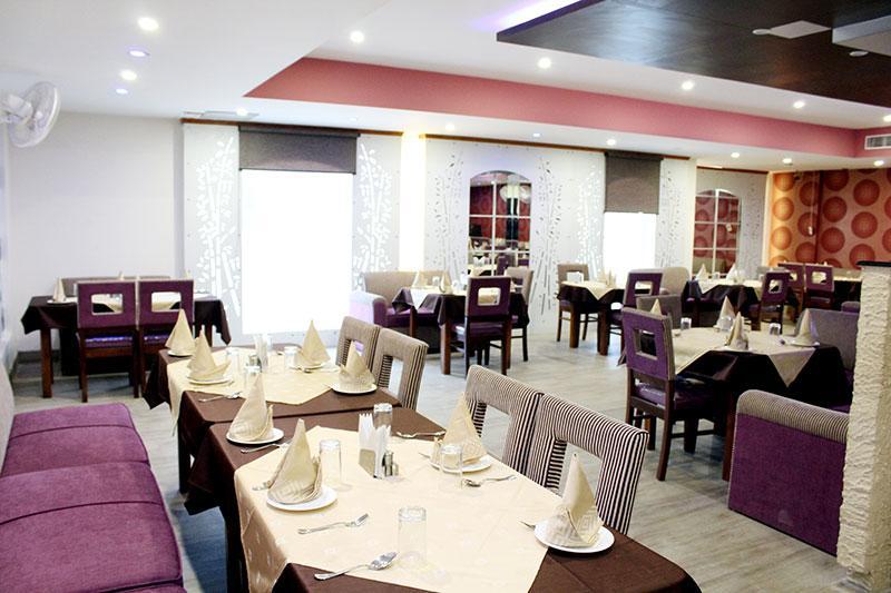 Grace Hotel Karnāl Kültér fotó