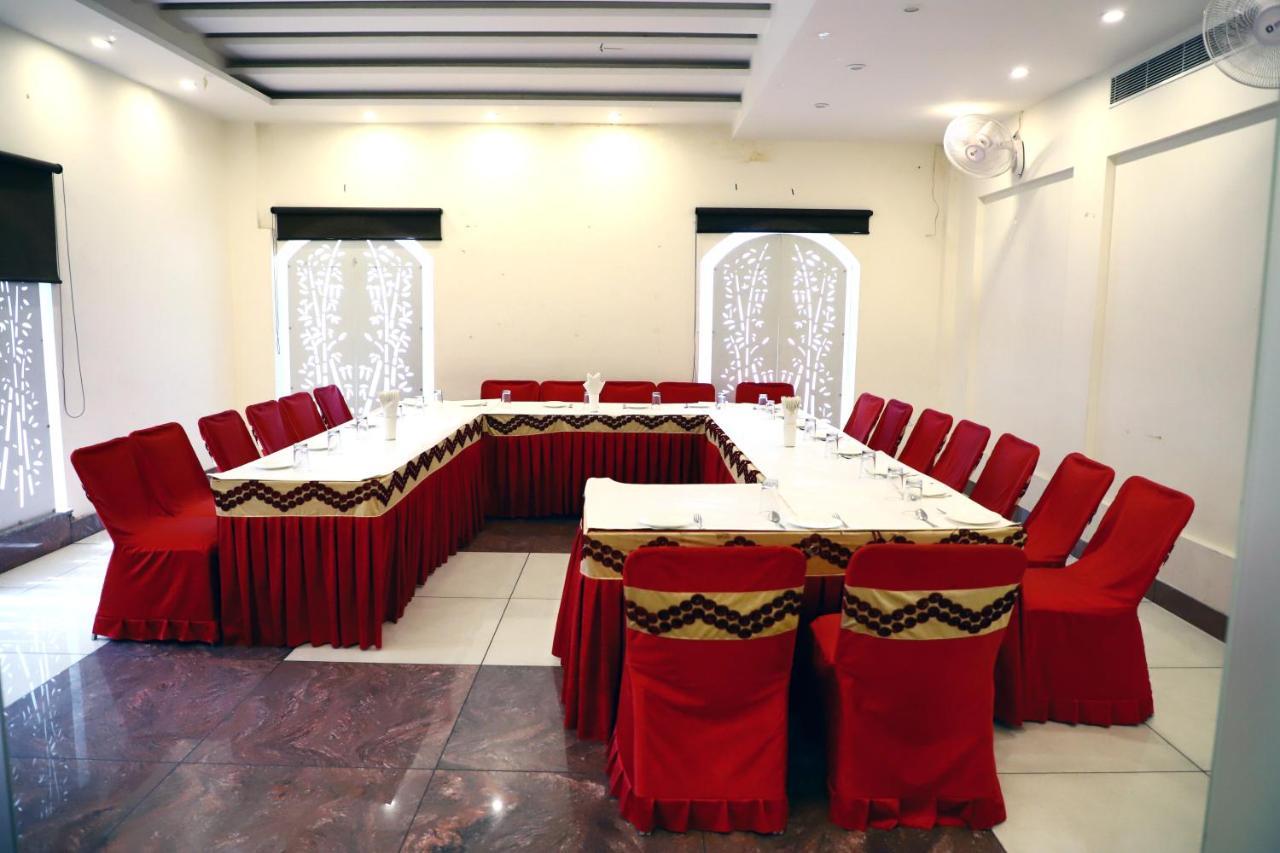 Grace Hotel Karnāl Kültér fotó