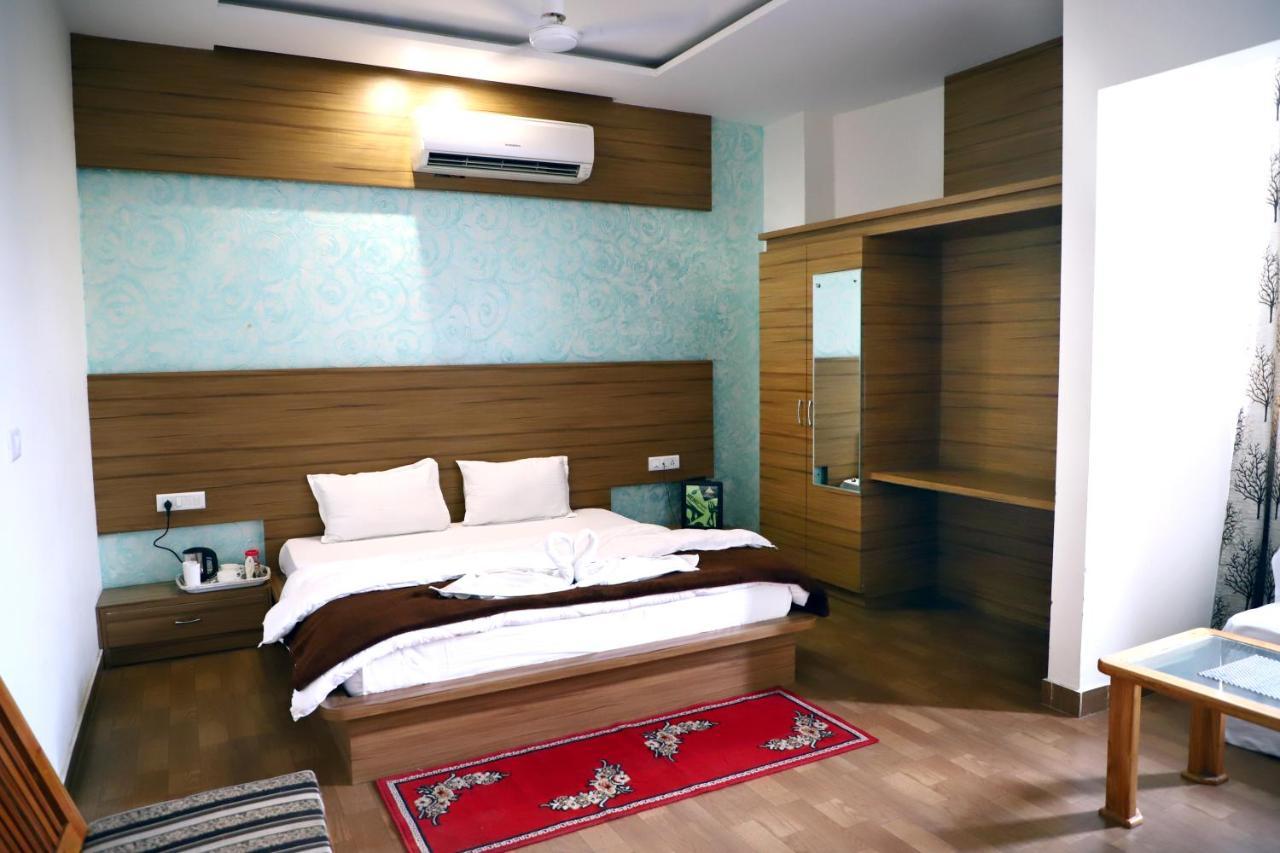 Grace Hotel Karnāl Kültér fotó