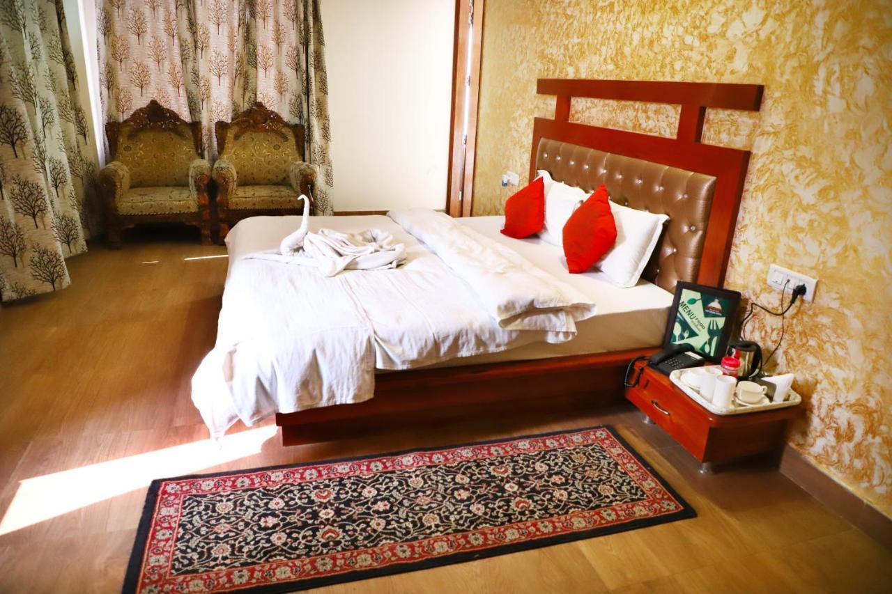 Grace Hotel Karnāl Kültér fotó